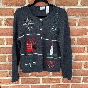 Geay button up Christmas cardigan. Size Medium